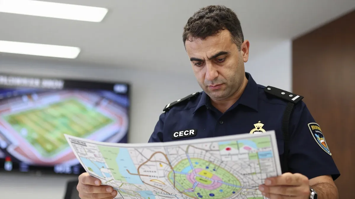 Bursa Valisi Erol Ayyıldız başkanlığında yapılan toplantıda, 28 Eylül'deki Türkiye-İtalya maçının güvenlik ve trafik...